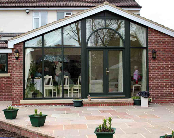 So sánh cửa nhôm Việt Pháp và nhôm Xingfa